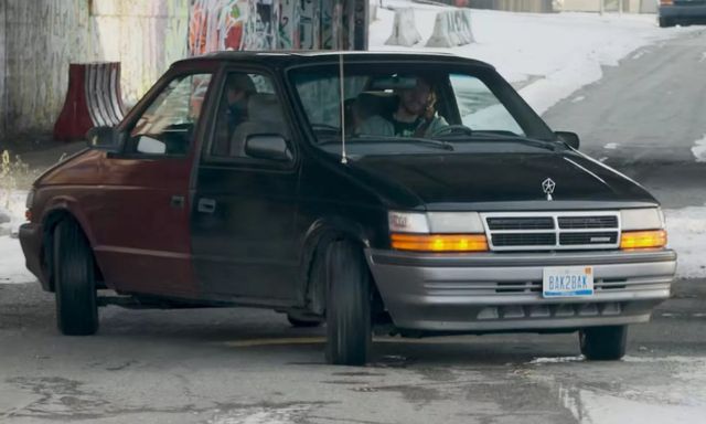 Thợ cơ khí Detroit chế tạo chiếc xe minivan hai đầu độc đáo từ hai nửa xe cũ chỉ trong ba ngày