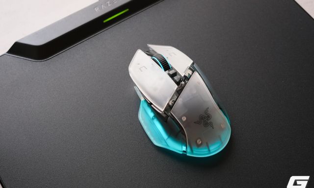 Trên tay Razer Basilisk V3 Pro 35K Phantom White: Khi công nghệ đỉnh cao khoác lên lớp áo xuyên thấu, đẹp một cách ma mị