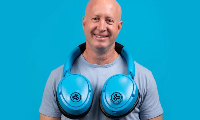 Ra mắt loa di động hình tai nghe khổng lồ, công suất 30W, pin trâu, bán giới hạn khoảng 2,6 triệu