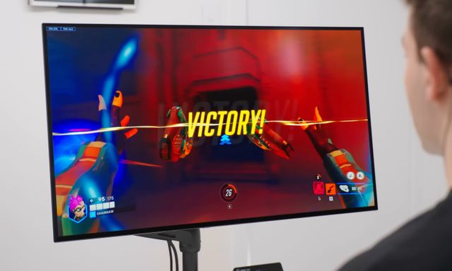 Chơi Overwatch 2 400 giờ trong 2 năm, màn hình OLED chuyên game xịn của LG đã burn in