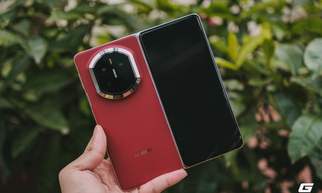 Mở hộp điện thoại gập 55 triệu chính hãng của Huawei: Pin lớn, camera chụp đẹp, không Google, không 5G - ai sẽ mua?