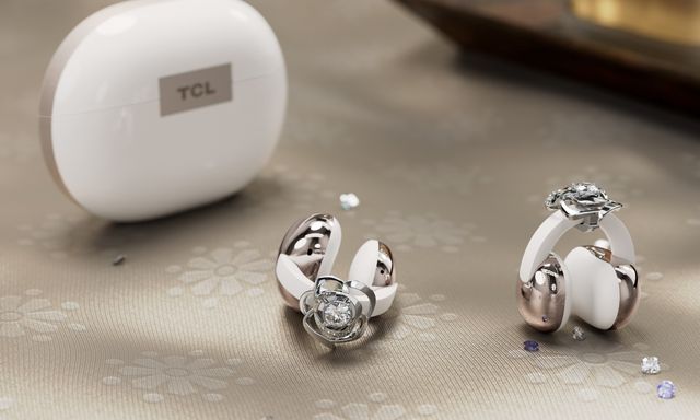 TCL ra mắt tai nghe kẹp tai đính pha lê Swarovski mà giá chỉ dưới 5 triệu