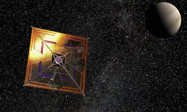 Cánh buồm tinh thể quang tử phản xạ laser đạt 90% hiệu suất mở ra hy vọng du hành liên sao không cần nhiên liệu