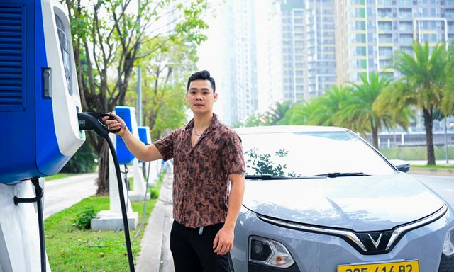 [Infographic] Nhìn vào số dư tài khoản của tài xế công nghệ chạy xe điện, ta thấy ngay tại sao họ lại 