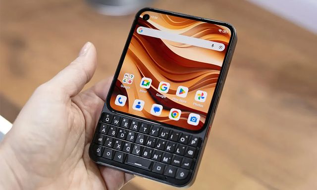 Điện thoại phím cứng như BlackBerry thêm phiên bản Pro cấu hình mạnh, giá đặt sớm chưa đến 13 triệu