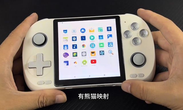 Máy chơi game giá gần 2 triệu chạy Android siêu cũ, chuyên giả lập Game Boy và PS1