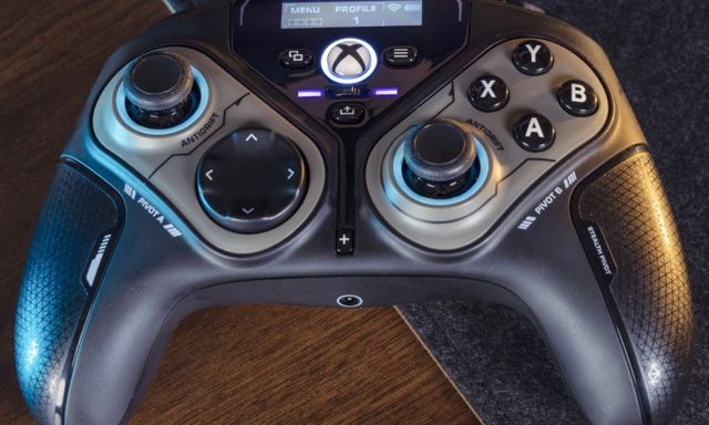 Tay cầm có thể 'biến hình' này đang giải quyết vấn đề mà game thủ cầm chuột không ngờ tới