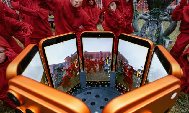 Apple và MCK hợp tác thực hiện album trailer 360 độ quay bằng 8 chiếc iPhone 17 Pro