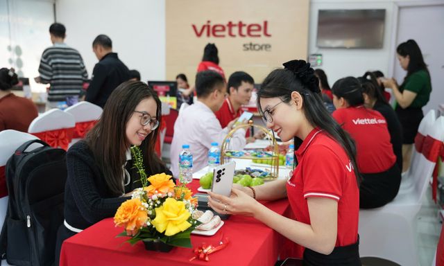 Sale 50% dịp sinh nhật 20 tuổi Viettel Store: iPhone 17 còn 24,19 triệu, Galaxy S26 Ultra còn 30,49 triệu