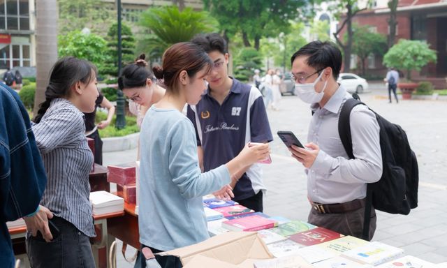 Sinh viên ngành Xuất bản tổ chức hội sách với chủ đề 