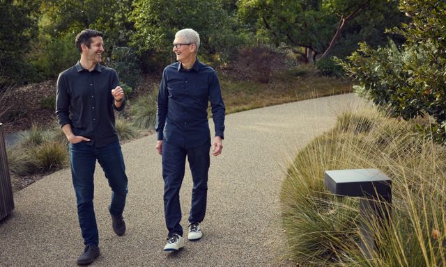 Tim Cook rời ghế CEO Apple sau 15 năm, John Ternus tiếp quản từ 1/9