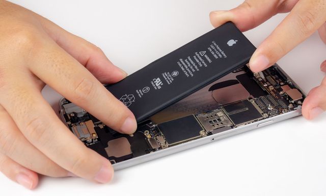 EU chính thức bắt điện thoại phải tháo được pin từ 2027: Samsung, Apple, OPPO... sẽ phải làm gì?