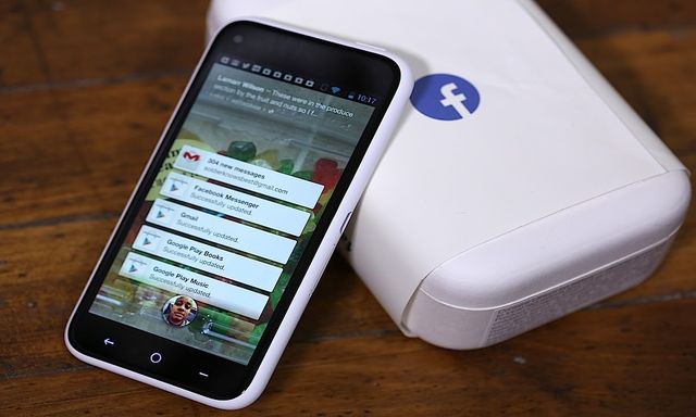 Facebook từng ra mắt 3 điện thoại tích hợp sâu mạng xã hội, kết hợp với thương hiệu rất được yêu thích nhưng vẫn 