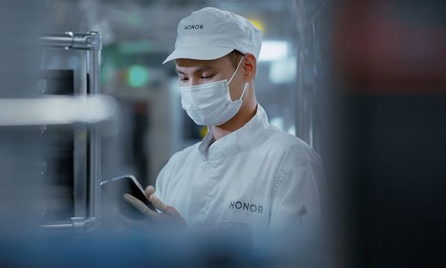 Nhà máy điện thoại 85% robot của HONOR: 28,5 giây “ra lò” một chiếc smartphone, nhưng vì sao HONOR không để robot làm bước cuối cùng?