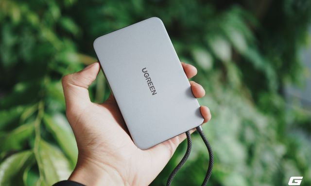 Pin dự phòng siêu mỏng, hỗ trợ MagSafe 15W cho iPhone, tích hợp dây, giá sale còn 900.000 đồng