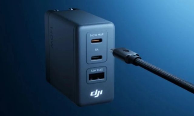 DJI giờ làm cả củ cáp sạc: 140W, 3 cổng, có màn hình hiện thị công suất, giá 790.000đ