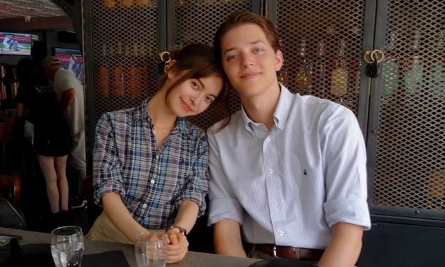 Cặp đôi này viral đến mức bị dân tình nghi là AI