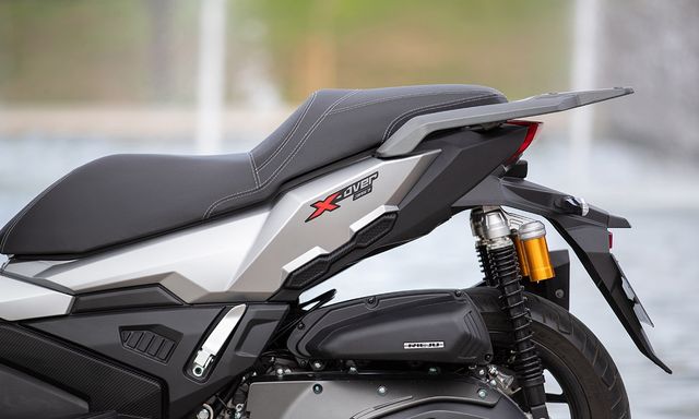 Dằn mặt Honda và Yamaha,, hãng xe cào cào Tây Ban Nha tung ra xe tay ga ADV 329cc với loạt trang bị siêu khủng
