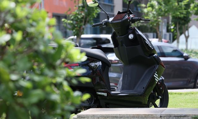 Bỏ xa Honda Vision và Yamaha Janus về công nghệ: Xuất hiện xe tay ga giá 30 triệu được trang bị cả radar cảnh báo điểm mù như ô tô hạng sang