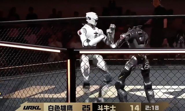 Rợn người màn MMA của robot hình người: Bị đá đứt đầu vẫn lội ngược dòng hạ gục đối thủ, Chân Tử Đan cũng phải giật mình