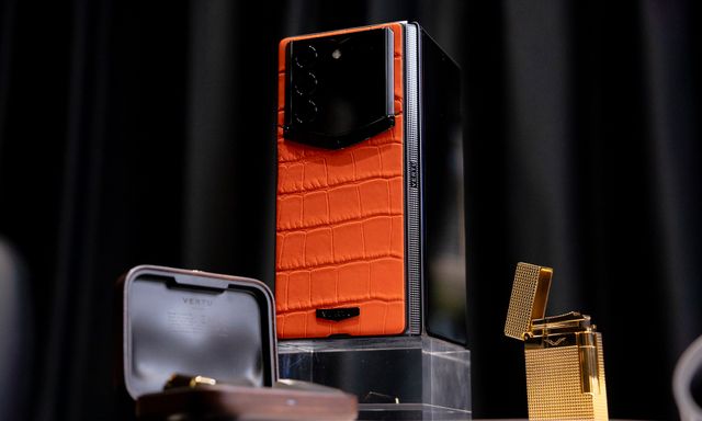 Điện thoại gập của Vertu mở bán tại Việt Nam: Bản 