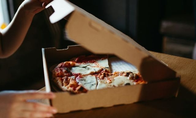Thanh niên đối mặt 8 năm tù giam vì trò đùa quái gở: Đặt hàng trăm chiếc pizza giao đến các địa chỉ ngẫu nhiên