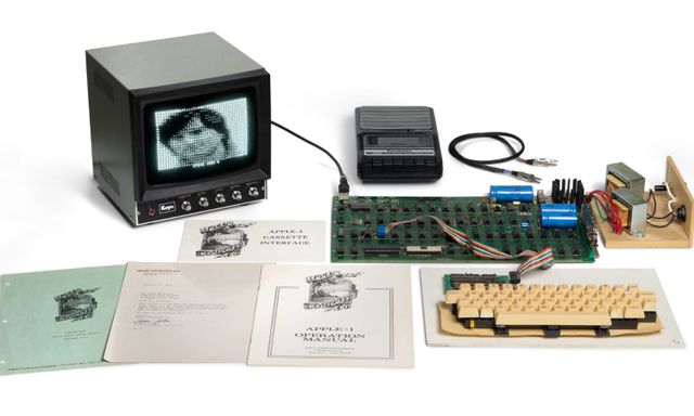 Đấu giá máy tính cá nhân đầu tiên của Apple, ước tính đến 21 tỷ đồng