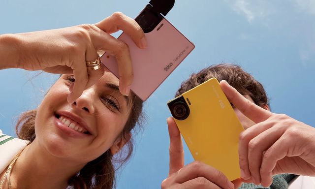 Điện thoại thiết kế vuông vức giống Fold8, màn không gập nhưng có camera xoay lật, giá ở Việt Nam khoảng 15 triệu