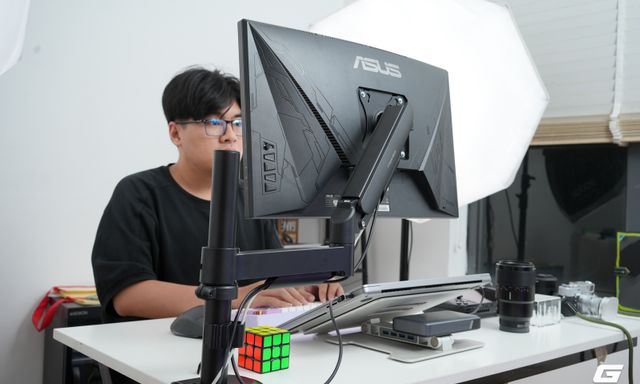 Trải nghiệm arm màn hình giá chỉ 600.000 đồng