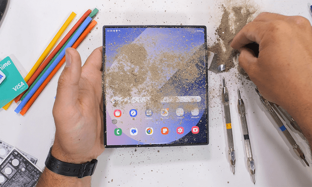 Rào cản lớn nhất của điện thoại gập không phải giá, và Samsung đã có kinh nghiệm 7 năm để giải điều đó