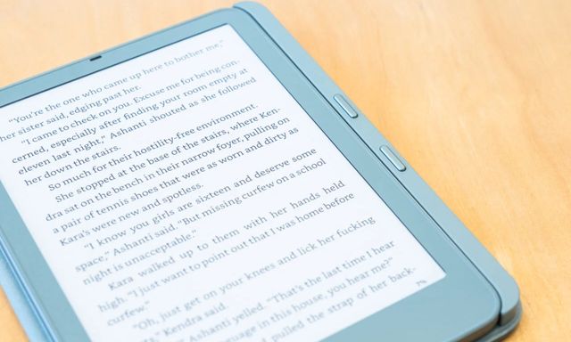 Ốp lưng Kindle mới của Amazon gây sốt cộng đồng nhờ tích hợp nút bấm lật trang vật lý