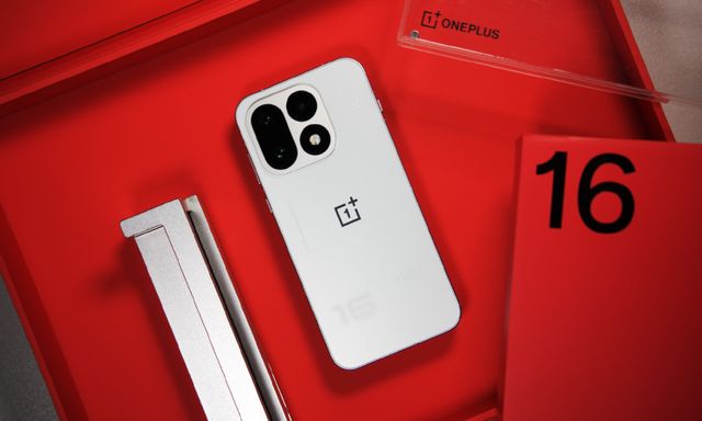 OnePlus 16 ra mắt: Snapdragon 8 Elite Extreme Gen 6, pin 9000mAh, màn hình 185Hz, camera 200 