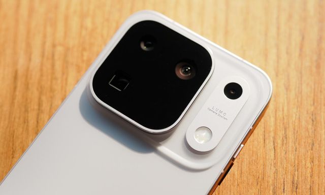 Mắt thấy gì, ảnh ra nấy: OPPO Find X10 Pro Max nói không với kiểu AI tự vẽ thêm vào ảnh