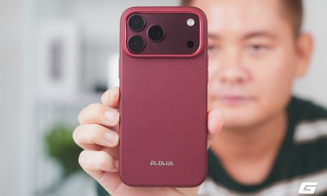 Trên tay ốp cực xịn cho iPhone 18 Pro Max: Vân dệt đẹp, chống sốc ngon, lại còn màu đỏ Burgundy