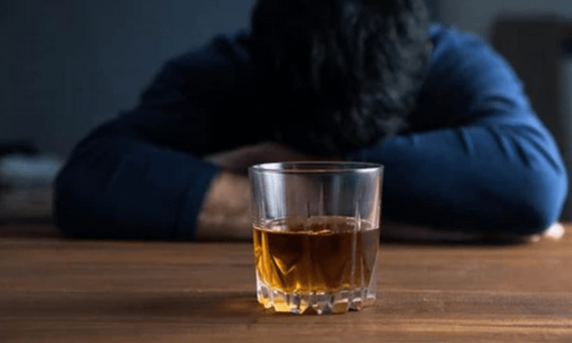 Người đàn ông 45 tuổi tử vong trong đêm sau khi uống rượu: Bác sĩ cảnh báo khẩn