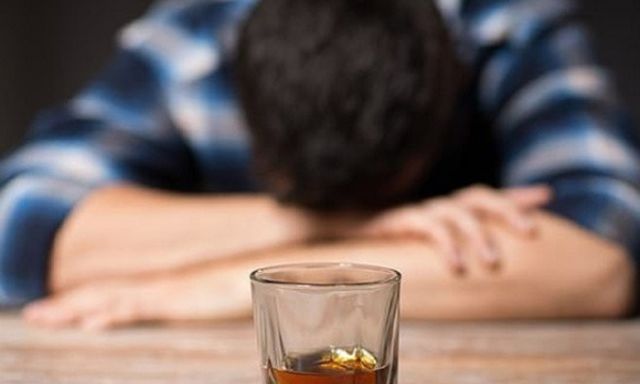 Tưởng cơ thể đang “thải độc” sau say rượu, người đàn ông Hà Nội phải nhập viện khẩn vì mất máu