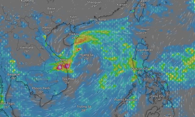 Áp thấp nhiệt đới đang di chuyển cách Đà Nẵng hơn 300km, gió giật cấp 9; Quảng Nam cho học sinh nghỉ học từ 19/9