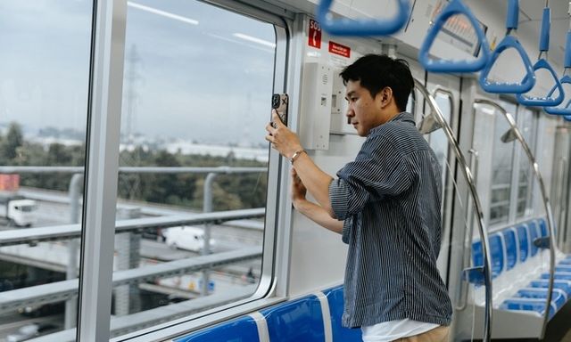 Bạn trẻ nô nức đi metro, chia sẻ những điều được thấy từ toa tàu trên cao: 