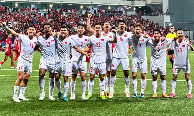 Bán kết AFF cup - Bị var từ chối 2 bàn, nhưng vẫn chiến thắng 2-0: Việt Nam đỉnh!