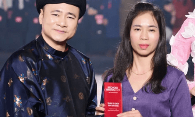 NSND Tự Long gặp gỡ, trao kỷ niệm chương đặc biệt nhất của WeChoice Awards cho gia đình liệt sĩ Tăng Bá Hưng