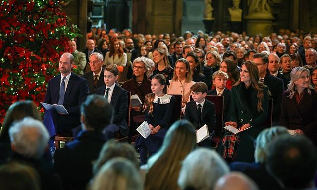 Không khí Giáng sinh trên toàn thế giới: Hoàng gia Anh là tâm điểm chú ý khi 3 nhóc tì xuất hiện cùng cha mẹ
