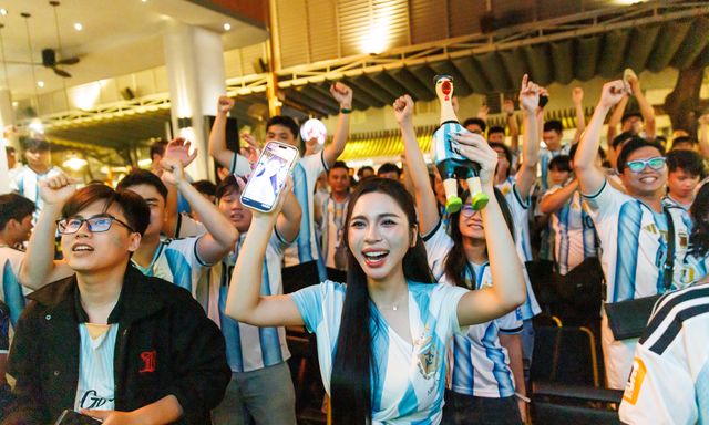 Màn ngược dòng khó tin của Argentina khiến fan như nổ tung: 