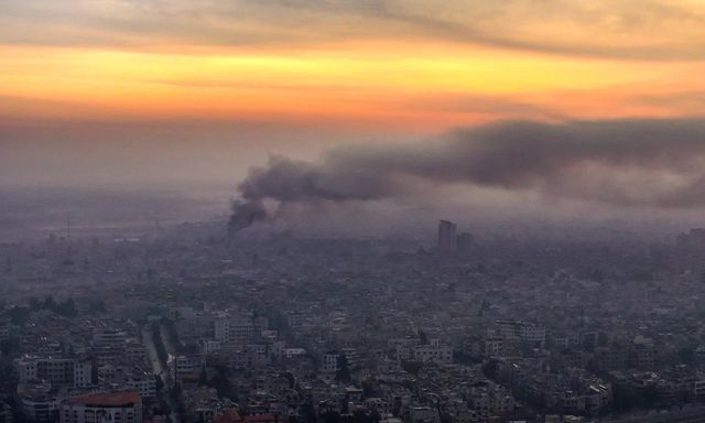 Israel ném bom các mục tiêu gần thủ đô Damascus: Nhiều tiếng nổ lớn vang lên, có 2 điểm đáng chú ý