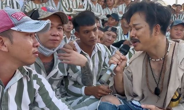 Một nam ca sĩ: “Không phải ai cũng được vào trại giam hát”