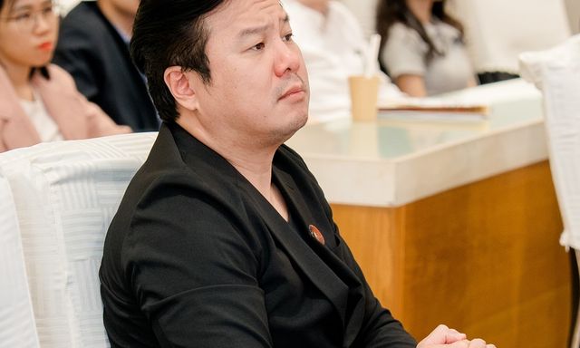 Nam nghệ sĩ là Chủ tịch hệ thống giáo dục tại TPHCM: Con mình không bình thường, mọi người khuyên giữ kín