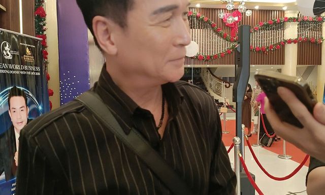 Ca sĩ Nguyễn Hưng cực phong độ ở tuổi U70, nói thẳng chuyện thẩm mỹ: 