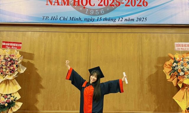 Nữ ca sĩ vừa nhận bằng đại học ở tuổi 41: Bỏ bạn trai nhạc sĩ, một mình ra nước ngoài sinh con
