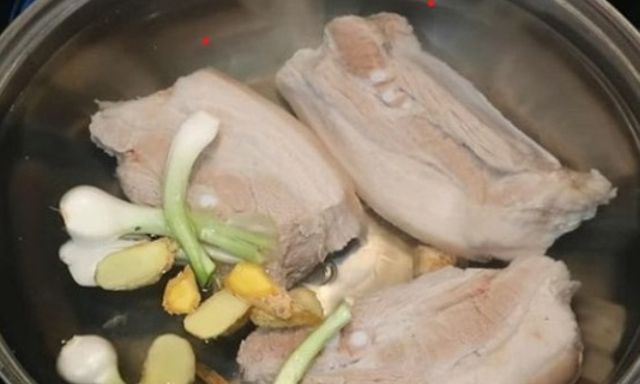 Chỉ cần làm đúng 4 bước này, thịt lợn nấu kiểu gì cũng ngọt mềm, không dai