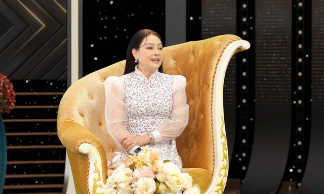 Ca sĩ Đông Đào khoe “vật may mắn” trị giá 6 chỉ vàng, mang tới nhiều show, cát-xê cao