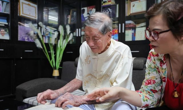 Nhạc sĩ ở nhà tập thể phố Vạn Bảo, Hà Nội: U100 vẫn nhận giải thưởng khủng và mối tình sâu nặng với vợ